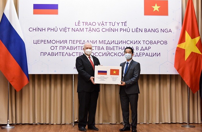 Việt Nam tặng Nga 150.000 khẩu trang kháng khuẩn chống dịch Covid-19