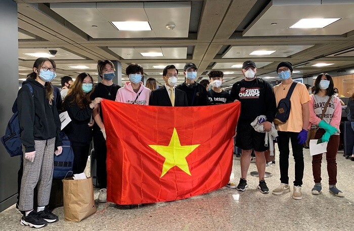 Tiếp tục đưa công dân Việt Nam từ Mỹ, Thái Lan về nước