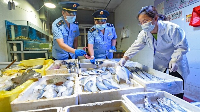 Trung Quốc: Hàng loạt địa phương phát hiện SARS-CoV-2 trên thực phẩm đông lạnh nhập khẩu