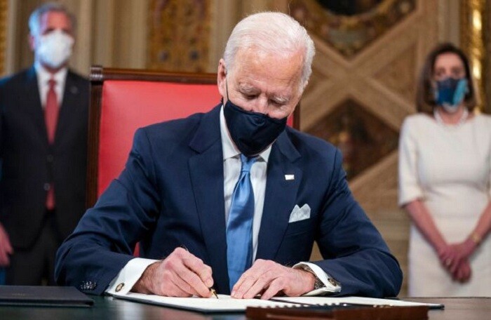 Vừa nhậm chức, ông Biden ký loạt sắc lệnh hành pháp đảo ngược chính sách của ông Trump