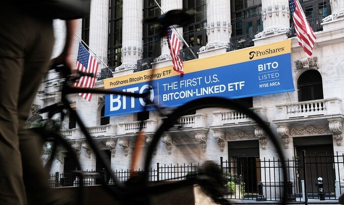 Bitcoin tiến gần đỉnh mới trong ngày quỹ ETF đầu tiên chính thức lên sàn