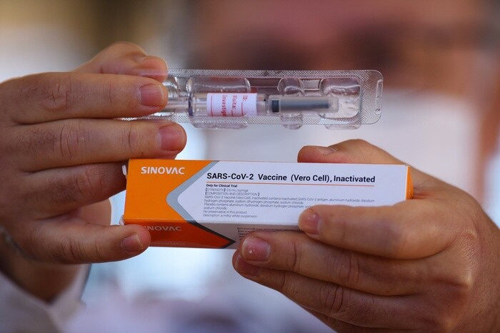 Philippines không để nhân viên y tế tiêm vaccine Covid-19 của Trung Quốc