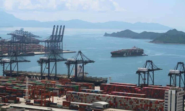 Tàu chở than Australia ‘mắc kẹt’ 9 tháng mới được chuyển hàng vào Trung Quốc