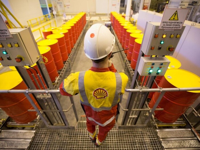Shell chính thức tuyên bố ngừng mua dầu thô từ Nga
