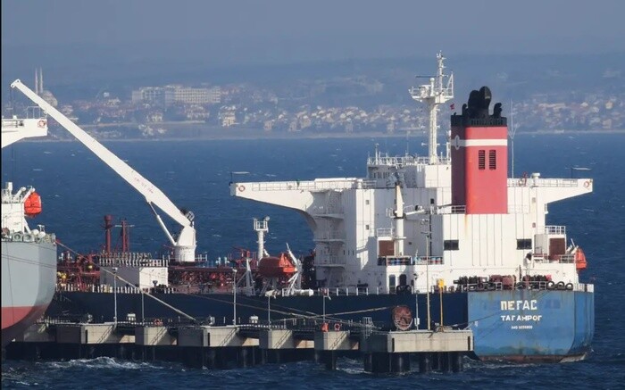 Hy Lạp bắt tàu chở dầu của Nga theo lệnh trừng phạt của EU