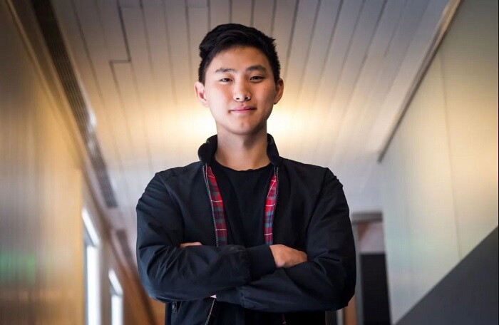 Tỷ phú tự thân trẻ nhất thế giới: Bỏ ngang đại học, 19 tuổi đã thành lập công ty AI