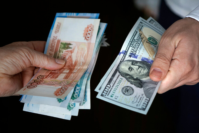 Đồng ruble liên tục lập đỉnh, Nga tìm cách hãm đà tăng