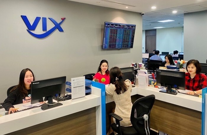 Chứng khoán VIX: Người nhà tổng giám đốc mua xong 10 triệu cổ phiếu
