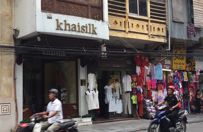 Thu giữ lượng hàng hóa trị giá hơn 30 triệu đồng có dấu hiệu vi phạm tại cửa hàng Khaisilk