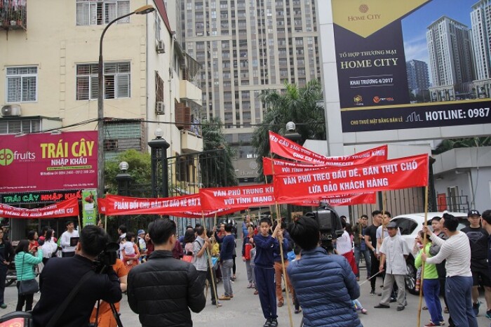 Cư dân Home City xuống đường biểu tình phản đối chủ đầu tư