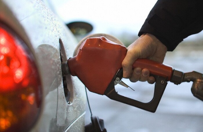 Xăng dầu tiếp tục giảm giá từ 15h chiều nay
