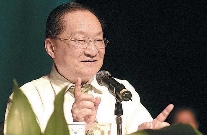 Huyền thoại văn học kiếm hiệp Kim Dung qua đời ở tuổi 94