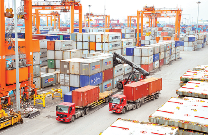 Xuất khẩu 9 tháng tăng 4%: Doanh nghiệp trong nước 'chói sáng' trước FDI
