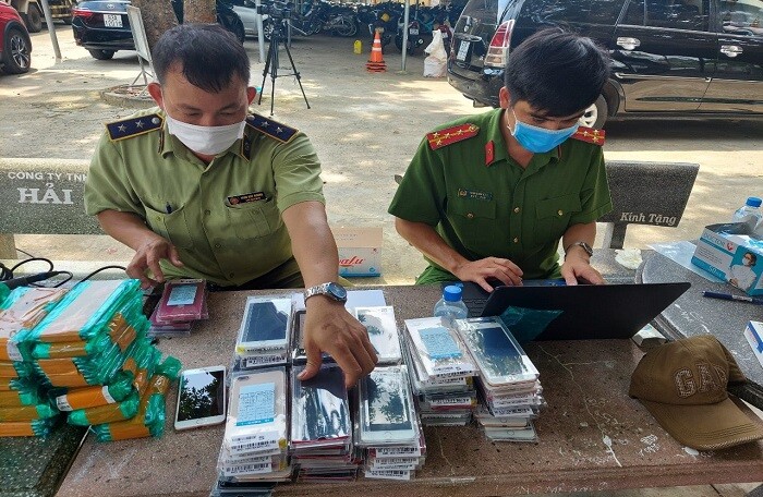Bình Phước: Bắt giữ gần 7.600 điện thoại nhập lậu mang nhãn hiệu iPhone, Samsung