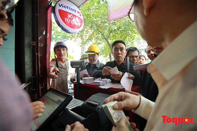 Một khách hàng Hà Nội mạnh tay chi 22 triệu đồng mua xổ số Vietlott