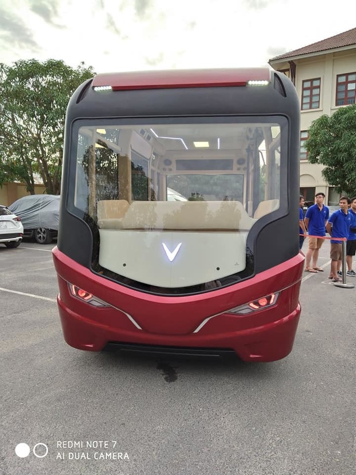 Xe buýt điện VinFast lộ diện, sắp ra mắt thị trường