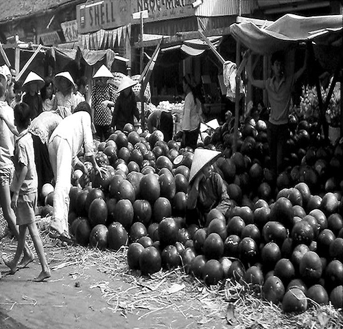Résultat de recherche d'images pour "chợ Tết Sai Gon xưa"