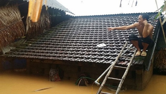Tin mới nhất về lũ lụt miền Trung 10 nghìn dân Hà Tĩnh vẫn mất điện