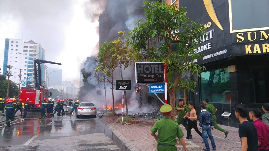 Cháy trên phố Trần Thái Tông Cầu Giấy mười một