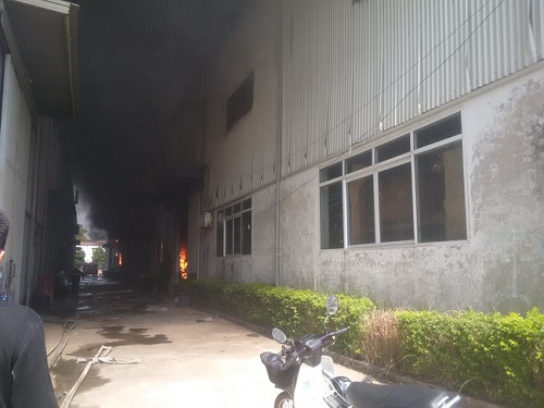 Cháy lớn ở khu công nghiệp Ngọc Hồi bốn