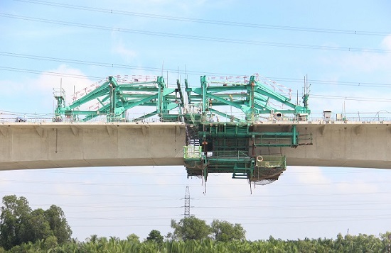 VEC hợp long cầu Sông Chà trên cao tốc Bến Lức – Long Thành