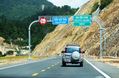 Cao tốc La Sơn - Túy Loan khởi công vào tháng 12/2013.