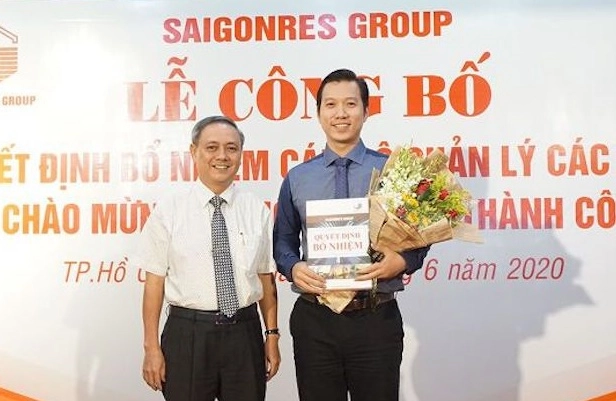 &Ocirc;ng Phạm Tuấn (b&ecirc;n phải) l&agrave; con trai chủ tịch HĐQT Saigonres Phạm Thu