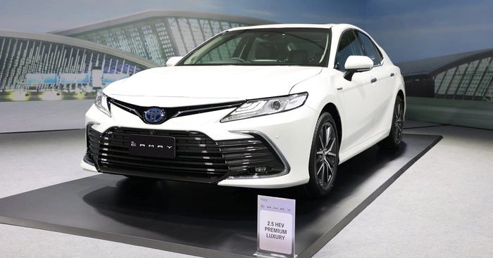 Toyota Camry 2022 sắp về Việt Nam, quyết lấy lại doanh số từ VinFast Lux A2.