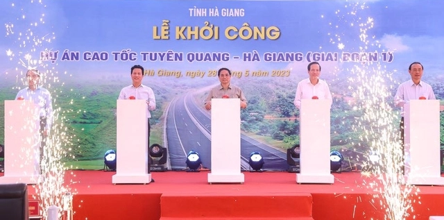 Thủ tướng Phạm Minh Ch&iacute;nh dự lễ khởi c&ocirc;ng dự &aacute;n cao tốc Tuy&ecirc;n Quang - H&agrave; Giang giai đoạn 1.