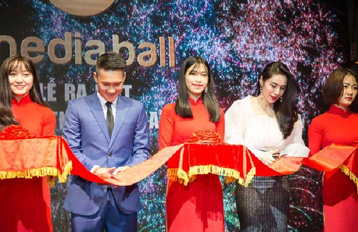 Nghệ sỹ Việt đổ triệu USD mở cửa hàng, lập công ty