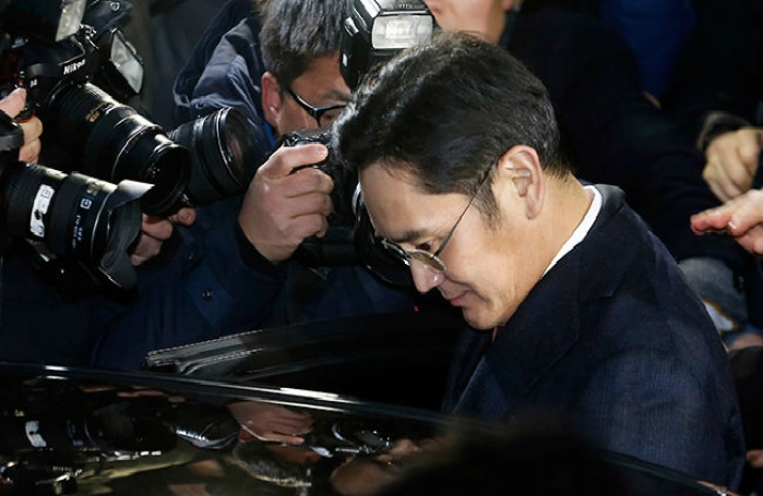 Hàn Quốc xem xét bắt giữ người thừa kế tập đoàn Samsung