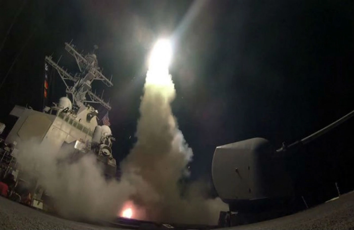 Mỹ bắn tên lửa vào Syria: Vàng tăng giá, chứng khoán 'đỏ' sàn