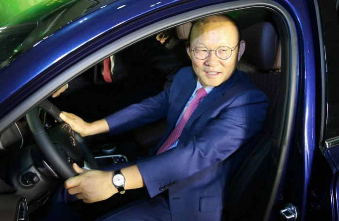 Hyundai Thành Công tặng HLV Park Hang Seo xe Santa Fe 2019 gần 1,3 tỷ đồng