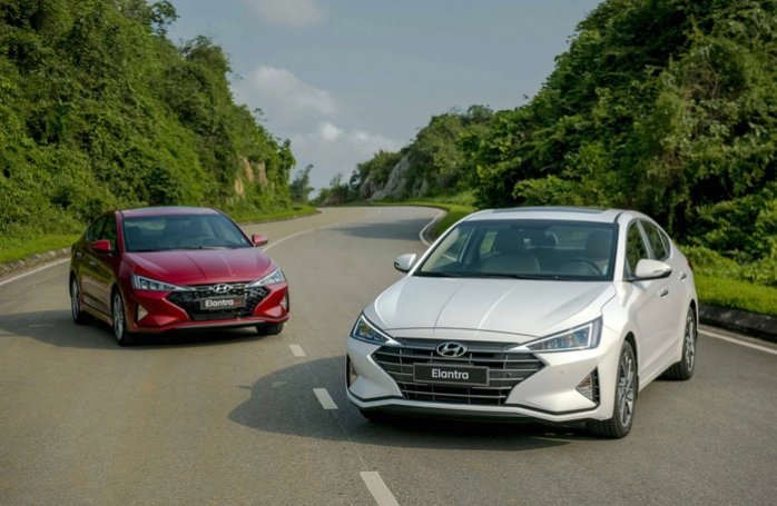 Cuộc chiến phân khúc xe hạng C: Kia Cerato, Hyundai Elantra giảm giá hàng chục triệu đồng