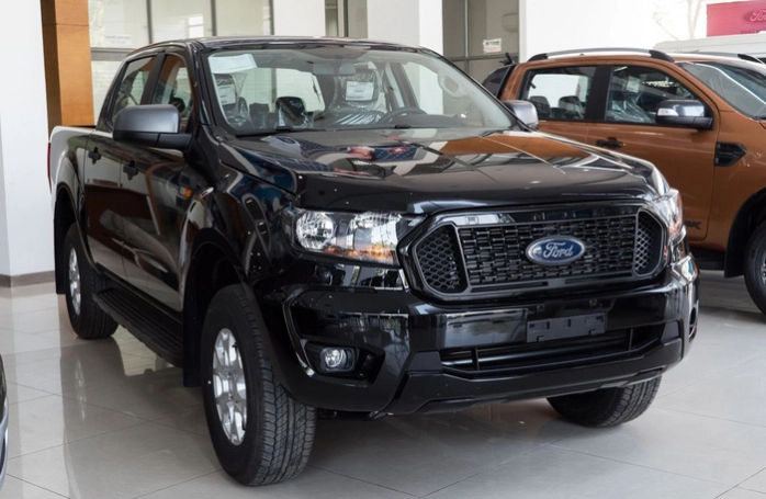 Ford Ranger ẵm trọn ngôi đầu, Toyota Hilux 'ế' nhất phân khúc bán tải tháng 4