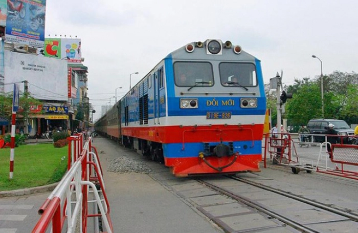 Thủ tướng giao Bộ GTVT đặt hàng bảo trì toàn đường sắt với VNR