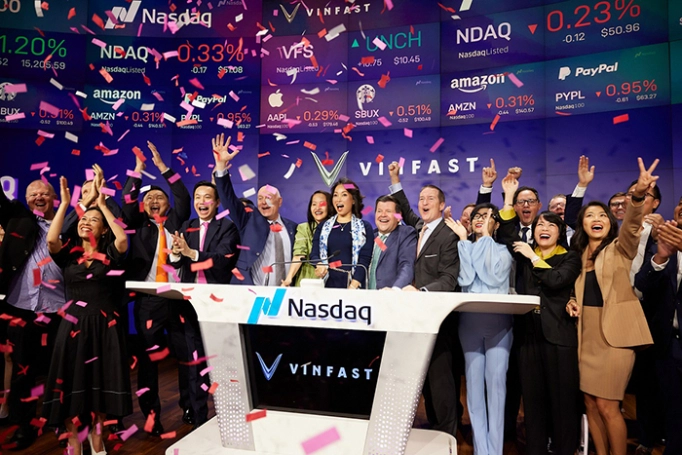 VinFast 'chào sân' Mỹ: Cổ phiếu tăng 255% trong ngày IPO, vốn hoá vượt Ford