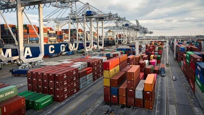 Các hãng vận tải ưu tiên chở container rỗng đến Trung Quốc giữa 'cơn khát'  toàn cầu