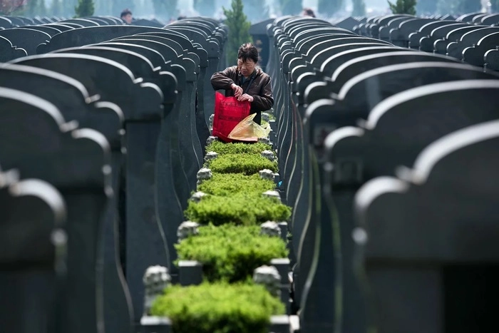 Nhiều người chuyển từ mua nh&agrave; sang mua phần mộ (Ảnh: Business Insider)