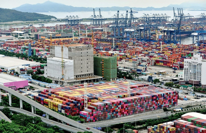 Một cảng h&agrave;ng h&oacute;a tại tỉnh Quảng Đ&ocirc;ng, Trung Quốc. (Ảnh: AFP/TTX)