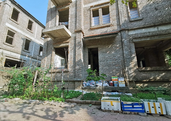 Loạt biệt thự quây tôn, bỏ hoang tại Khu đô thị mới Phú Lương - Hà Đông - Ảnh 4