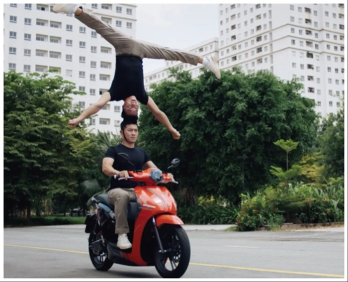 Thuê nghệ sĩ Quốc Cơ - Quốc Nghiệp quảng cáo xe máy: Dat Bike mạnh cỡ nào? - Ảnh 1.