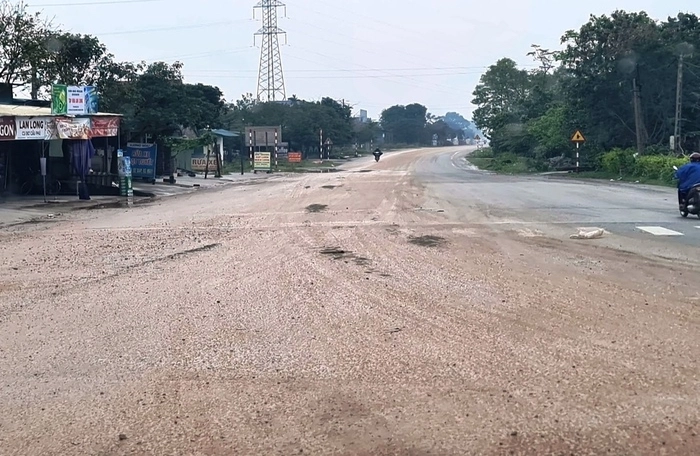 Hà Tĩnh: Thi công Cao tốc Bắc - Nam vãi bùn đất ra đường, đe doạ an toàn giao thông - Ảnh 6