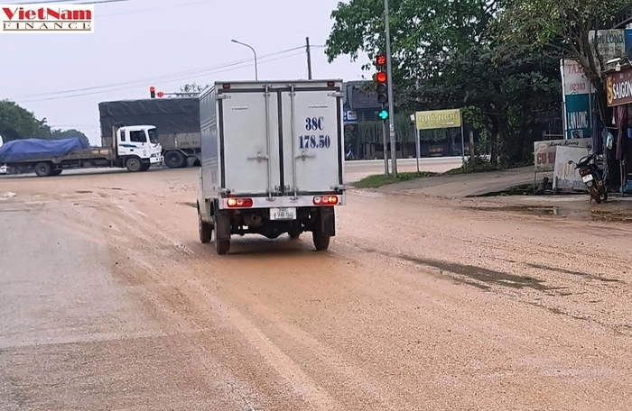 Hà Tĩnh: Thi công Cao tốc Bắc - Nam vãi bùn đất ra đường, đe doạ an toàn giao thông - Ảnh 5