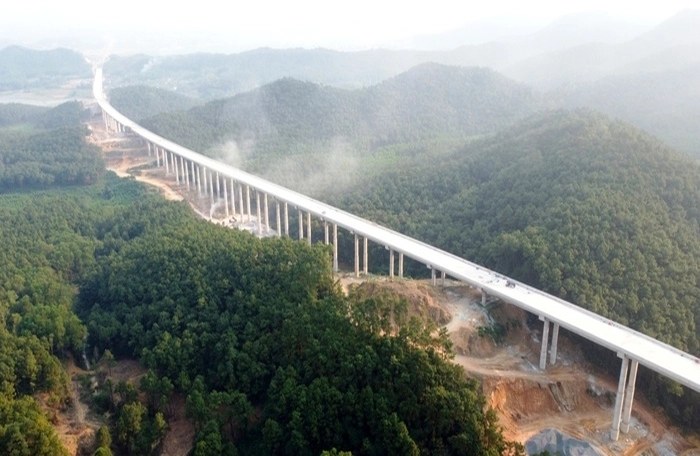 Chính thức thông xe 30km cao tốc Bắc Nam đoạn Diễn Châu - Bãi Vọt - Ảnh 2