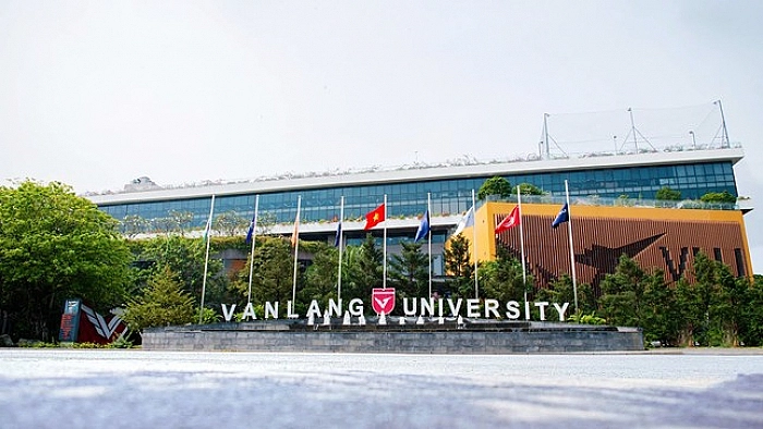Trường Đại học Văn Lang l&agrave; một trong những t&agrave;i sản của &ocirc;ng Tr&iacute;.